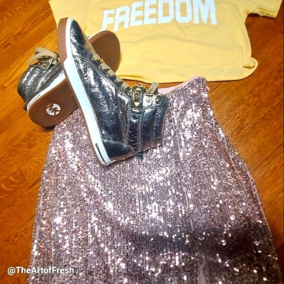 Michael Kors Gold Sneakers with Sleek Design - Picture 6 of 16